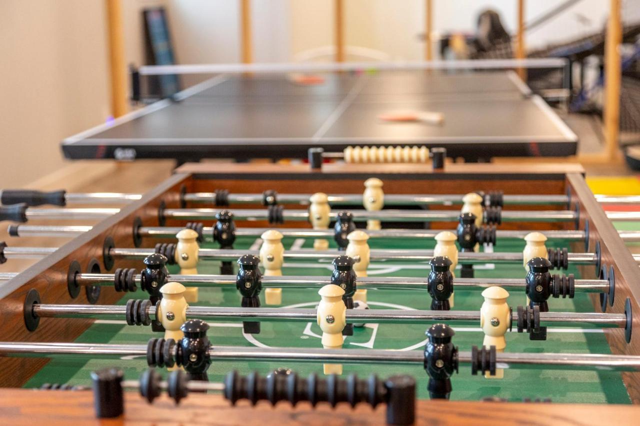 Ski In Ski Out With Huge Game Room And Hot Tub ファーニー エクステリア 写真