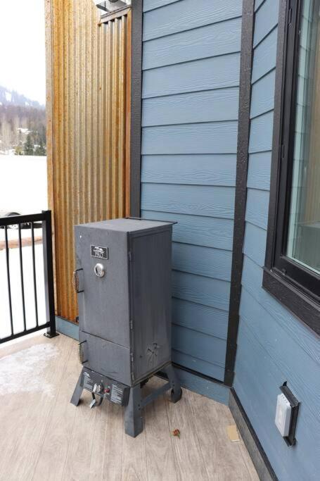 Ski In Ski Out With Huge Game Room And Hot Tub ファーニー エクステリア 写真